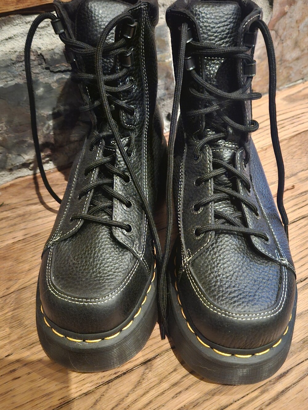 Dr. Martens Buzz 8-Eye Boots Black Leather - Picture 3 of 5